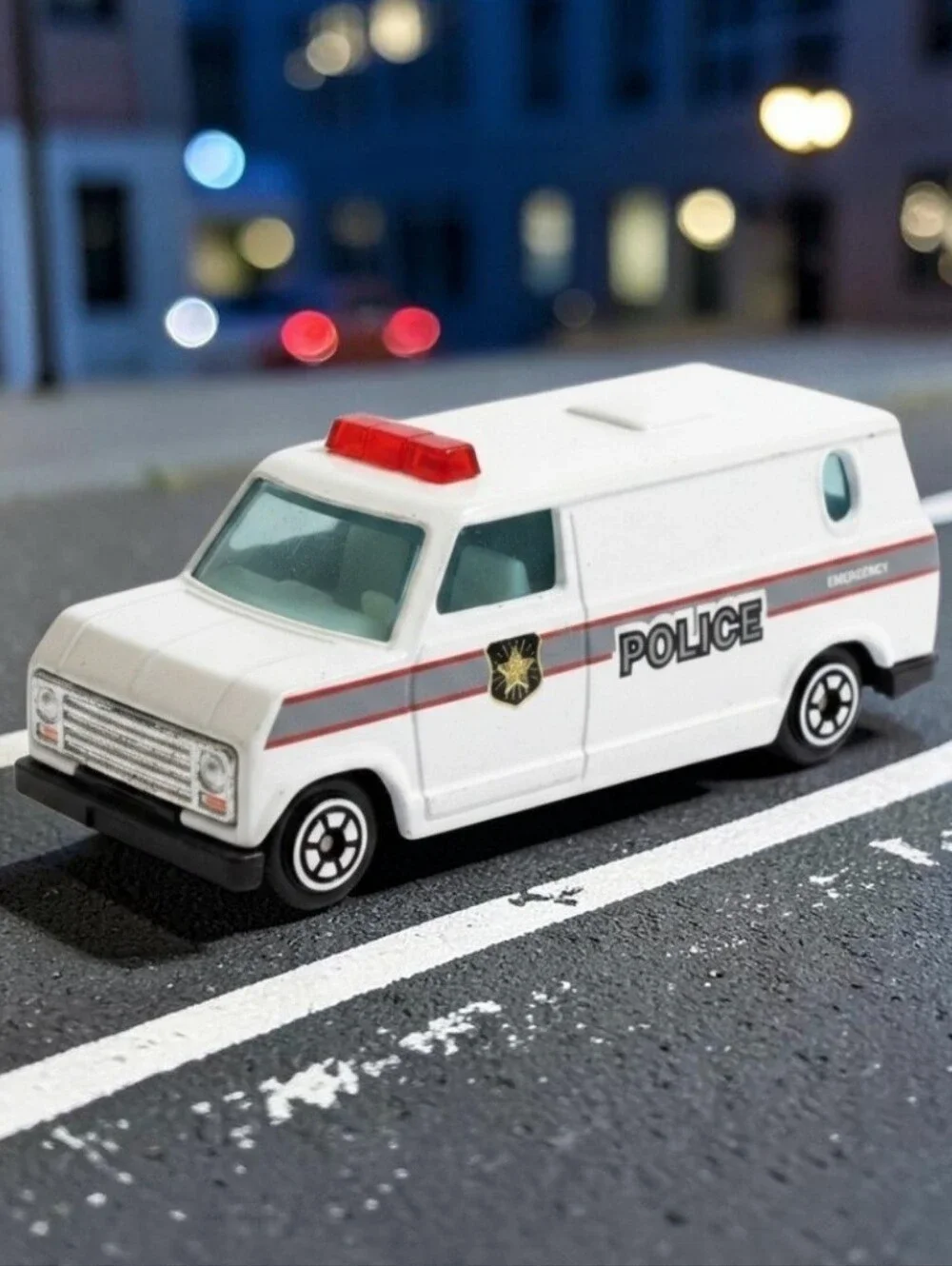 1981 Yatming #1501 White Ford Econoline Police Transport Van Wagon Die-Cast 1:64